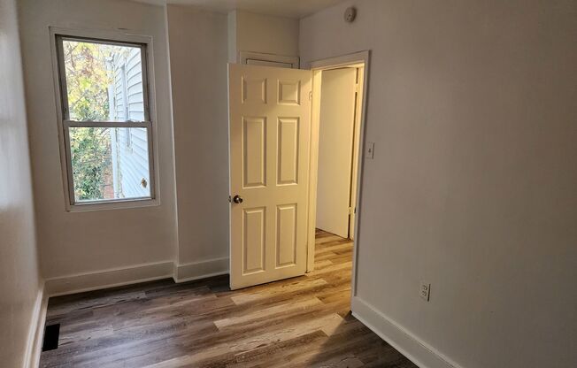 2 beds, 1 bath, $1,375