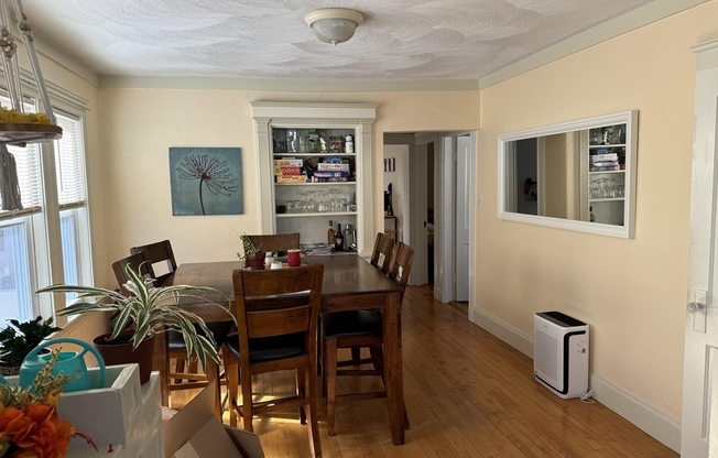 2 beds, 1 bath, 1,100 sqft, $2,800, Unit 2