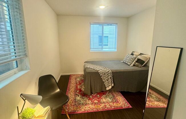 Studio, 1 bath, 170 sqft, $1,475, Unit 1200
