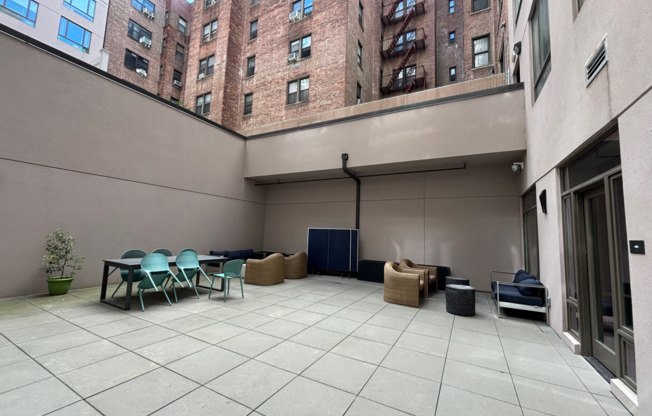 2 beds, 2 baths, $3,950, Unit 707