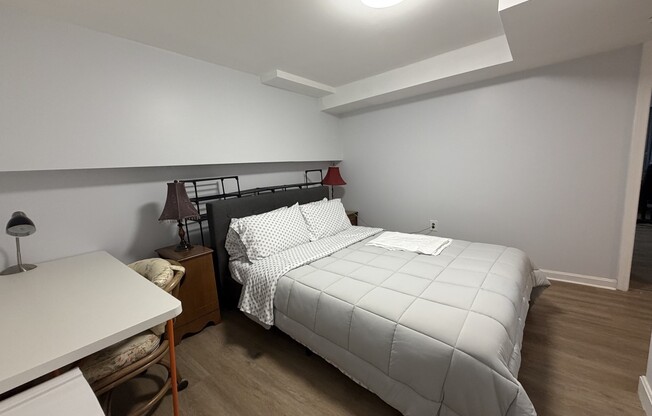 3 beds, 2 baths, 1,100 sqft, $3,500, Unit B