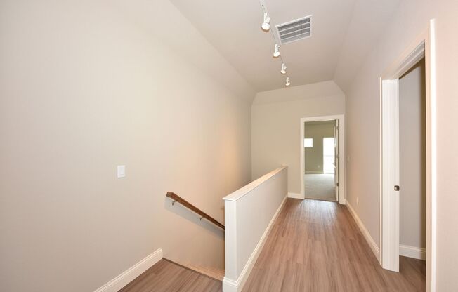 3 beds, 2.5 baths, 1,964 sqft, $3,200, Unit 6200-1