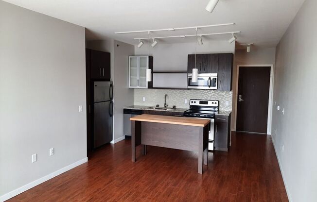 1 bed, 1 bath, 660 sqft, $1,525, Unit 307