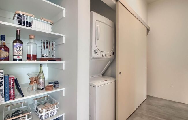 2 beds, 1 bath, 820 sqft, $2,350, Unit 402
