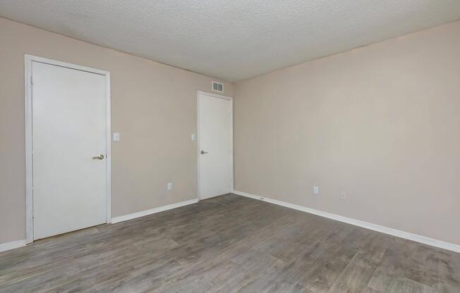 1 bed, 1 bath, 694 sqft, $910