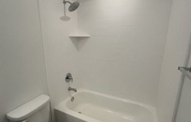 3 beds, 2 baths, 1,400 sqft, $1,895, Unit 572