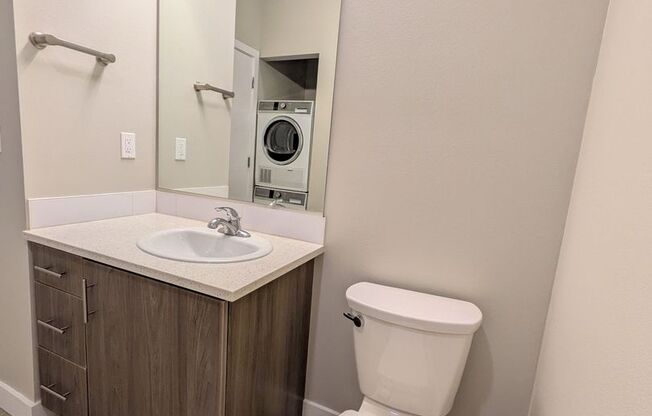 Studio, 1 bath, 400 sqft, $1,300, Unit 321