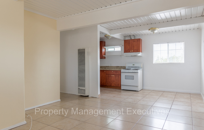 3 Bedroom, 1 Bath Apartment close to everything