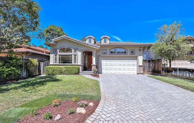 Saratoga 5 Bedrooms with Free Electricity from Solar System