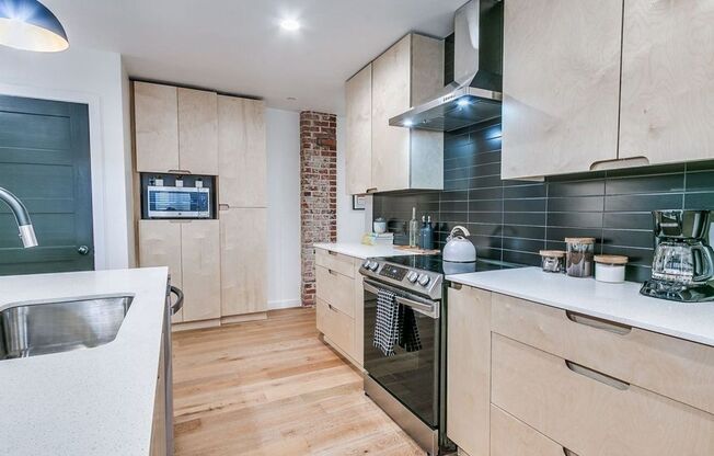 1 bed, 1 bath, 925 sqft, $1,500, Unit 1