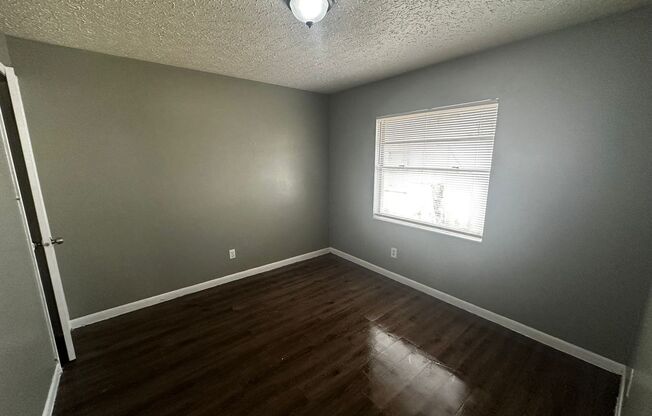 3 beds, 1 bath, 910 sqft, $1,800, Unit A