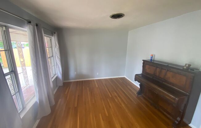 Charming 3-Bedroom Home with Pool in Jefferson Terrace/Woodlawn Lake Area