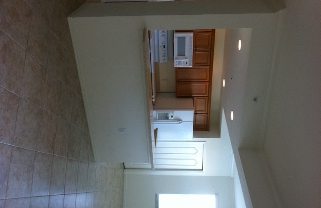 2 beds, 2 baths, $1,800, Unit #1028