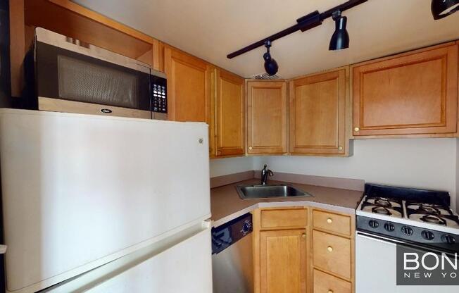 1 bed, 1 bath, $3,340, Unit PH