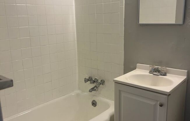 1 bed, 1 bath, 430 sqft, $1,350, Unit 917