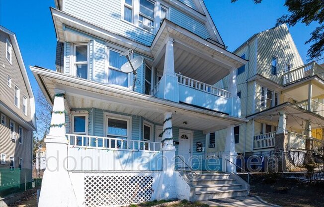33 GILES ST