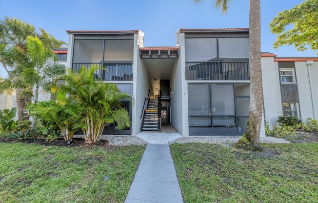 SEASONAL BEAUTIFULLY UPDATED GROUND FLOOR CONDO LOCATED IN THE HEART OF SARASOTA!