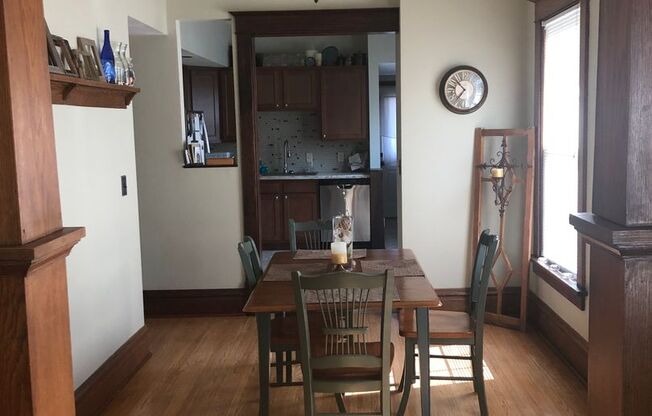 2 beds, 1 bath, $1,200, Unit 814 S Main Ave