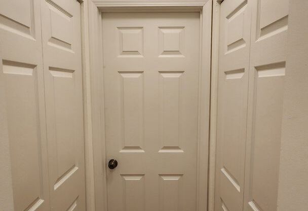 Studio, 1 bath, 350 sqft, $1,250, Unit 105