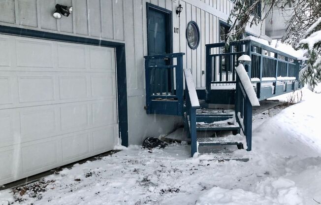 Girdwood 3 Bedroom House w/ Garage