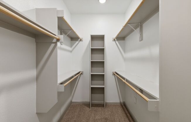 3 beds, 2 baths, 1,212 sqft, $2,343, Unit 5203