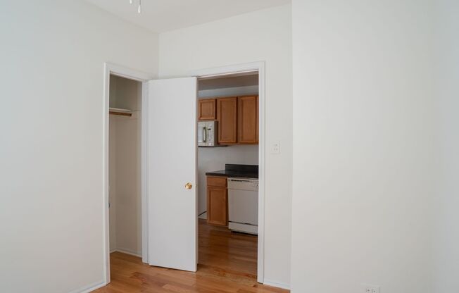 1 bed, 1 bath, 400 sqft, $1,475, Unit 4633-3C