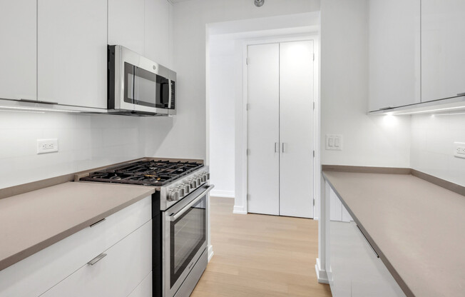 Studio, 1 bath, $3,750, Unit P7G