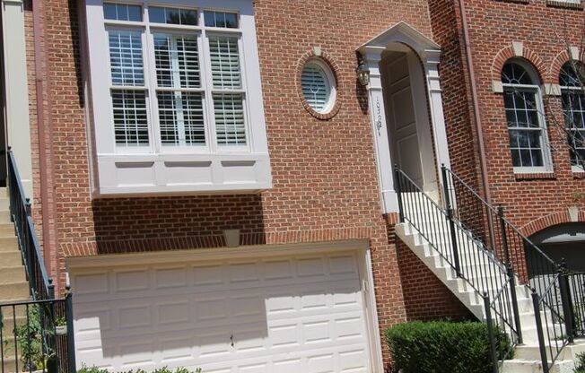 Gorgeous Fairfax City Townhouse 3 Bd, 2 full Ba, 2 half Ba, 2 Car Garage + 2 car driveway