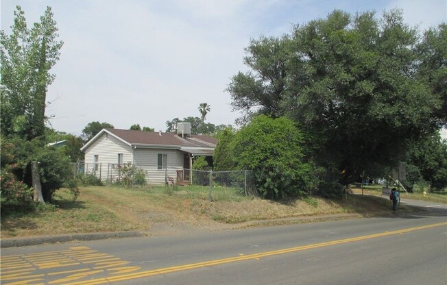2431 Las Plumas Ave., Oroville -   Near Las Plumas High School!