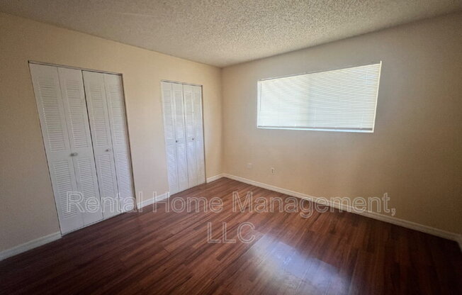 343 E ROSEWOOD LN