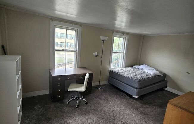 4 beds, 1.5 baths, $2,640, Unit 117