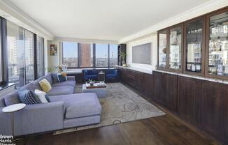 422 E 72 ST