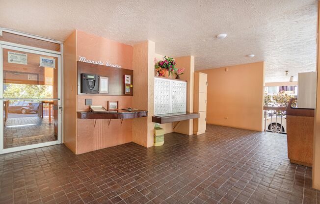 2 beds, 1 bath, $2,300