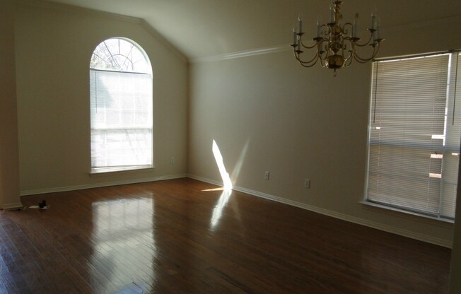 A great house in great condition at great location with community pool in Frisco