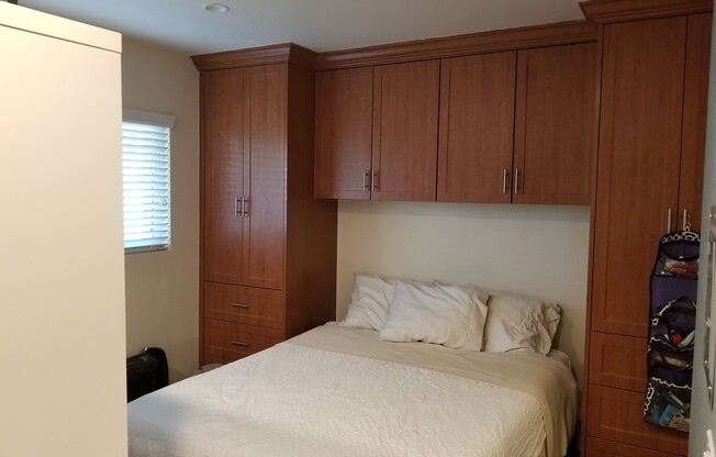 Studio, 1 bath, 480 sqft, $1,895, Unit 75-63