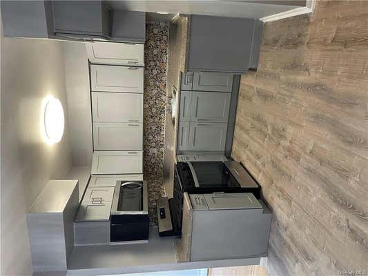 3 beds, 2 baths, 750 sqft, $3,400, Unit 2