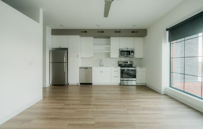 1 bed, 1 bath, 636 sqft, $1,300, Unit 6135-105