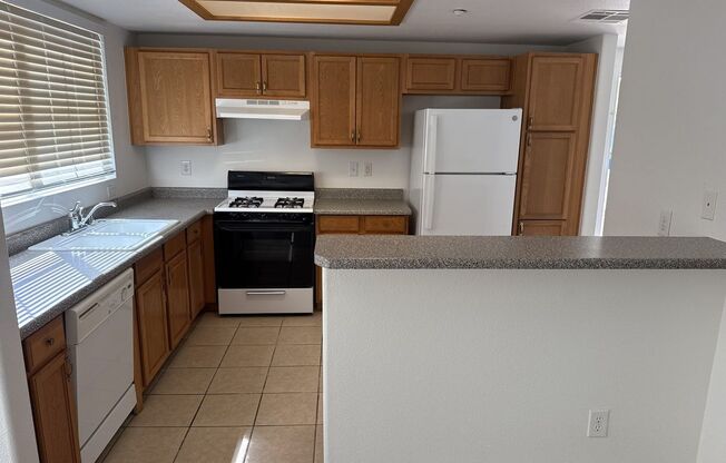 2 beds, 2 baths, $1,450, Unit # 2612
