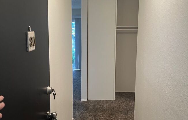 1 bed, 1 bath, 624 sqft, $1,050, Unit 30