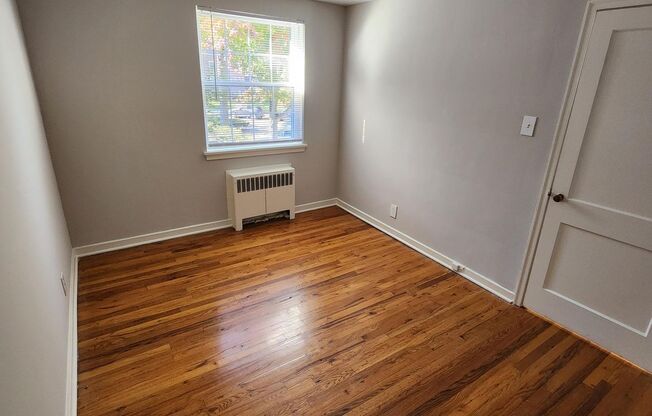 2 beds, 1 bath, 897 sqft, $2,335, Unit B-08