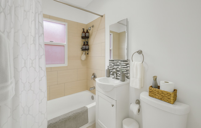 4 WEEKS FREE ON A 13 MONTH LEASE