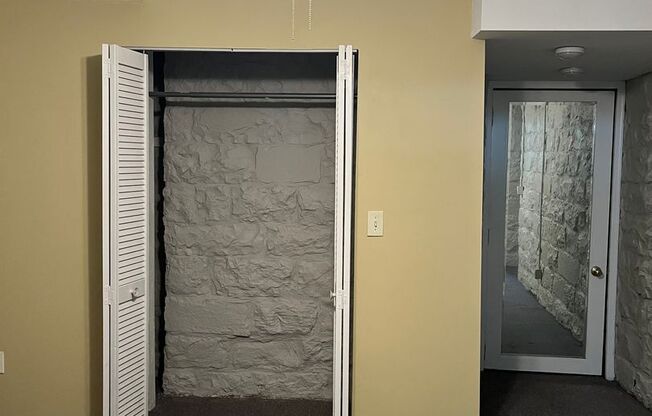 1 bed, 1 bath, 800 sqft, $825, Unit 1411 S. 3rd St. Unit 5