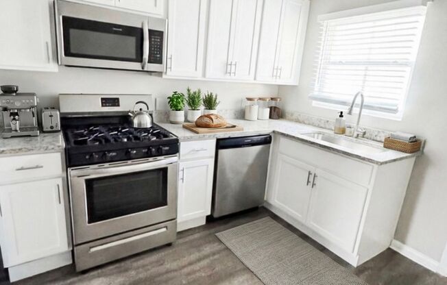 2 beds, 1 bath, 850 sqft, $1,250, Unit 00-F3