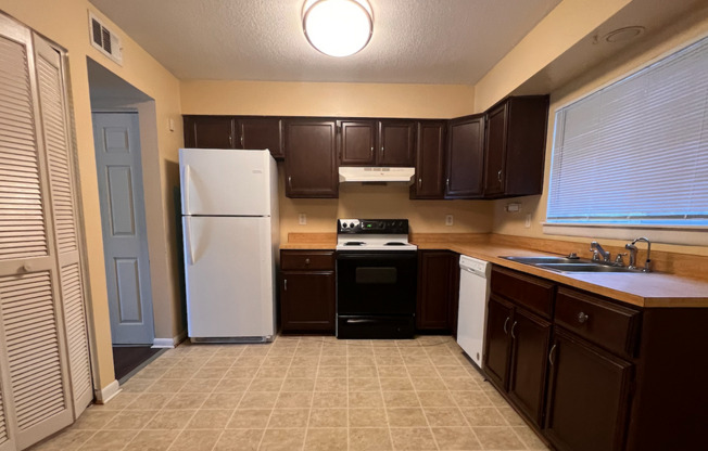 2 beds, 1.5 baths, $1,475, Unit # 17