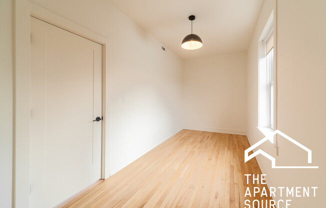 3049 W MEDILL AVE