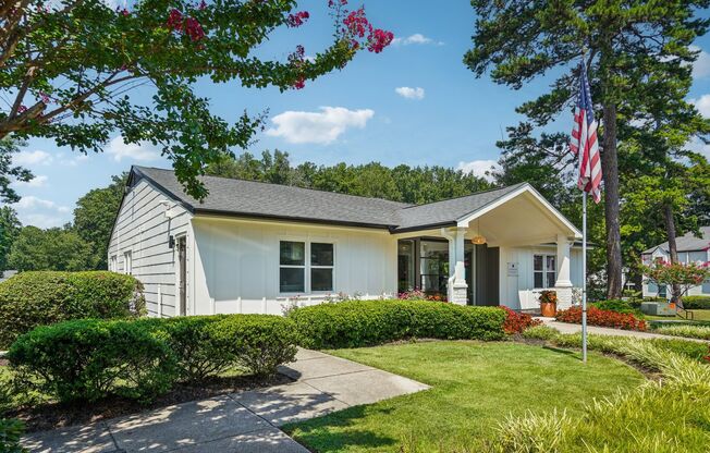 3 beds, 2 baths, 1,275 sqft, $1,749, Unit 12G