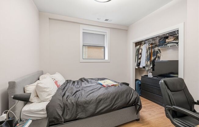 4 beds, 2 baths, 950 sqft, $5,500, Unit 924-1E