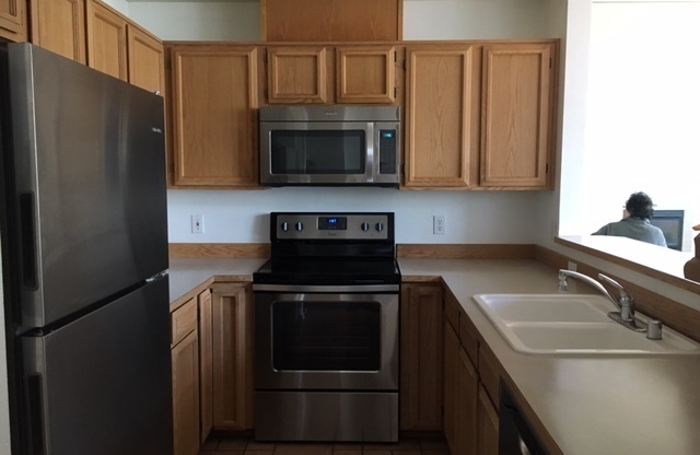 Bright & Open Concept 3 Bedroom 2.5 Bath Townhome in Gated Community
