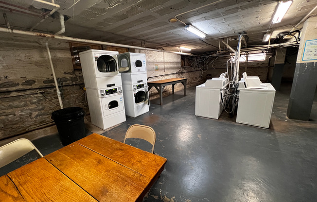 Studio, 1 bath, 400 sqft, $800, Unit 209