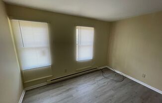 3 beds, 1 bath, $625, Unit 43